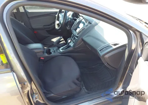 2014 Ford Focus Se z USA, uszkodzony, nr VIN 1FADP3F22EL424136